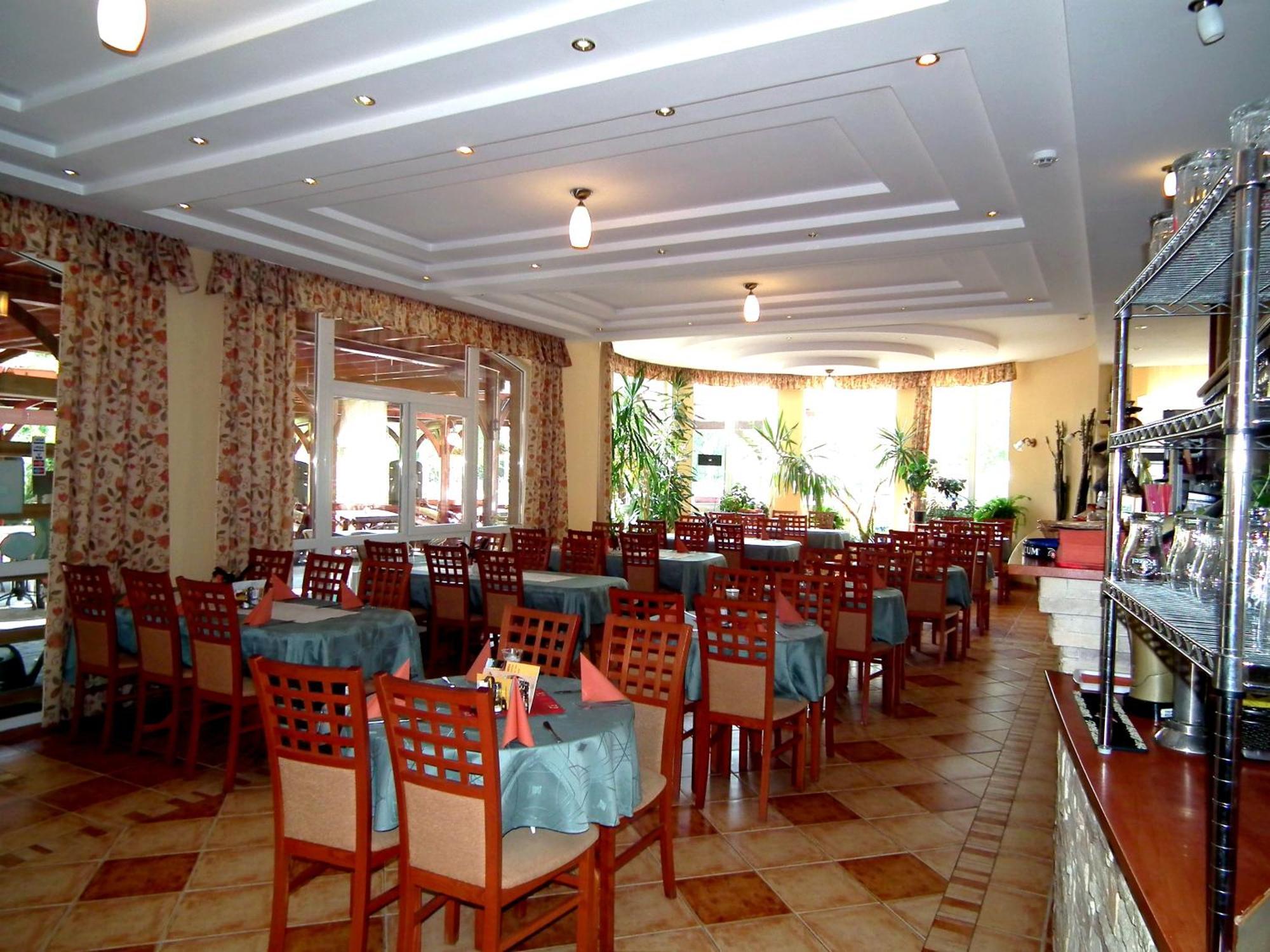 Hotel Jarja Hajduszoboszlo Bagian luar foto