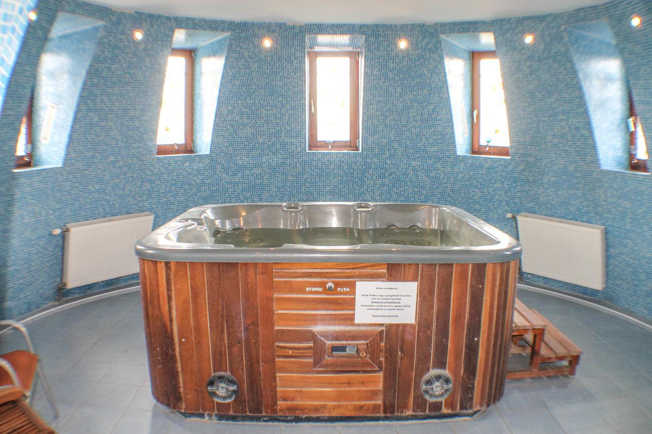 Hotel Jarja Hajduszoboszlo Bagian luar foto