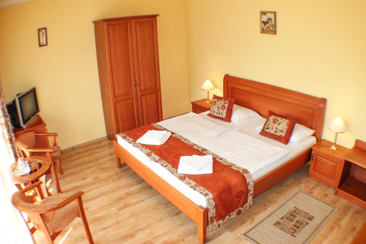 Hotel Jarja Hajduszoboszlo Bagian luar foto