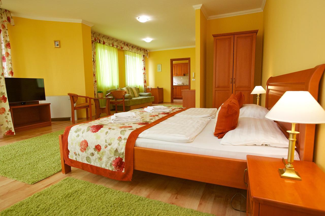 Hotel Jarja Hajduszoboszlo Bagian luar foto