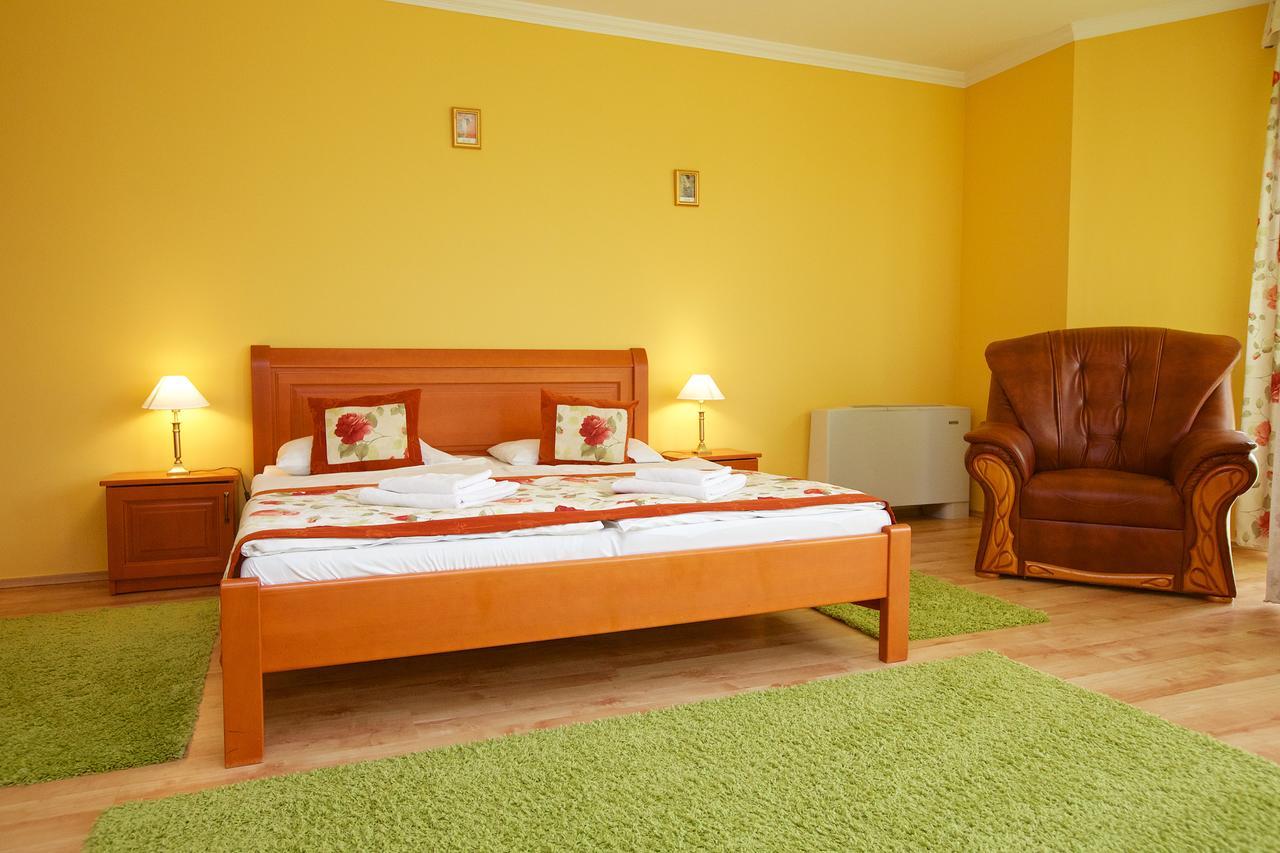Hotel Jarja Hajduszoboszlo Bagian luar foto