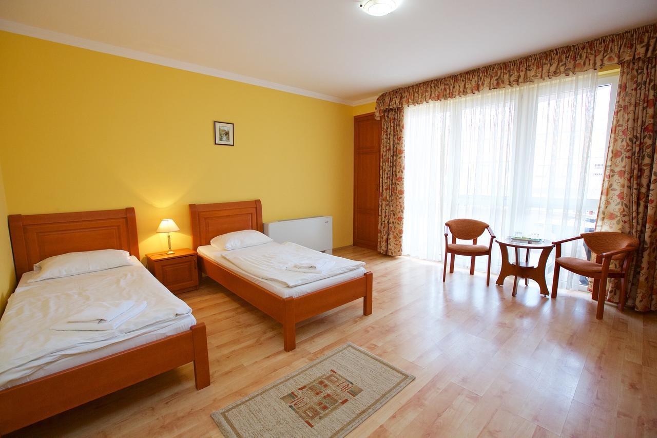 Hotel Jarja Hajduszoboszlo Bagian luar foto