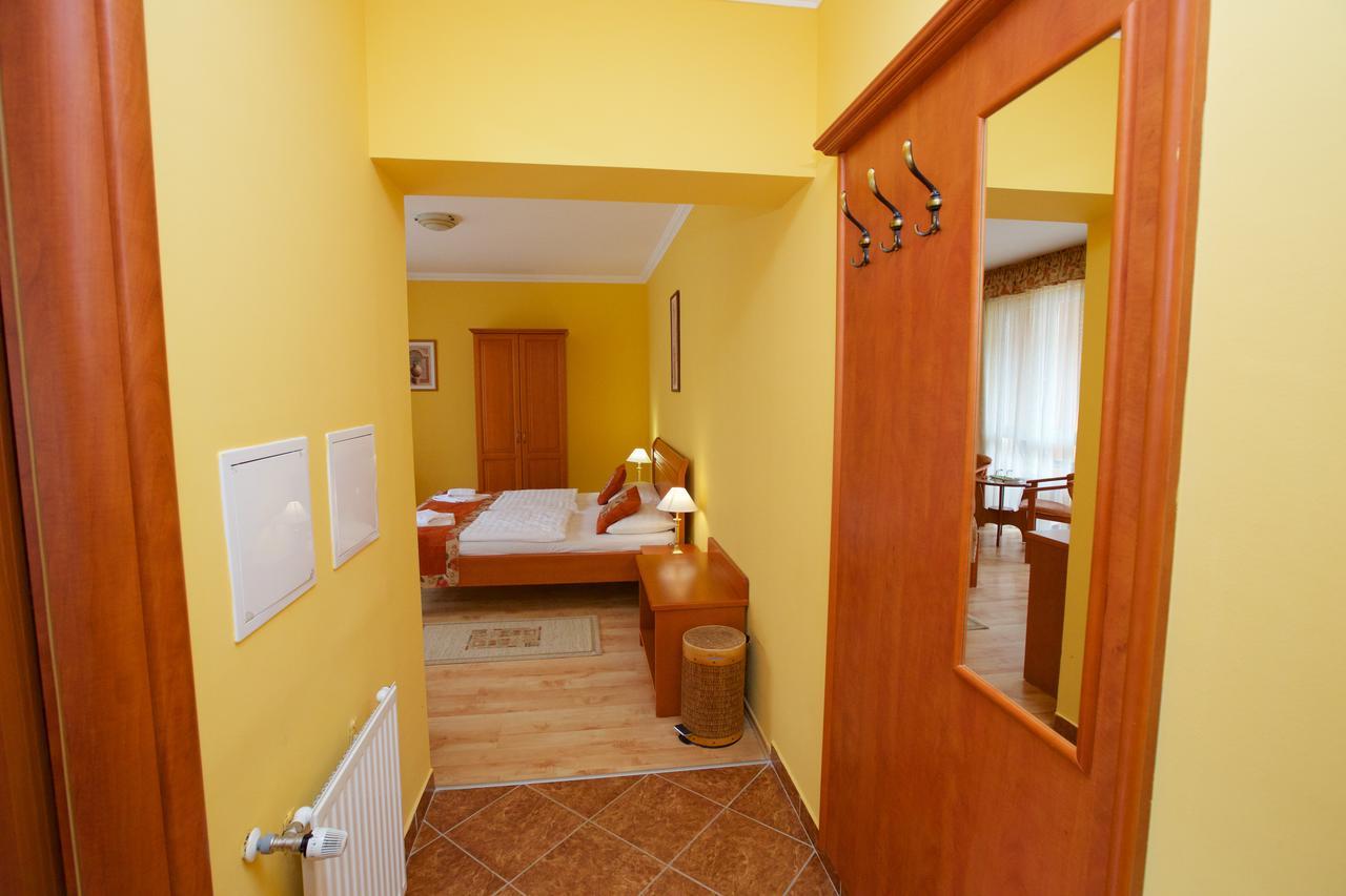 Hotel Jarja Hajduszoboszlo Bagian luar foto