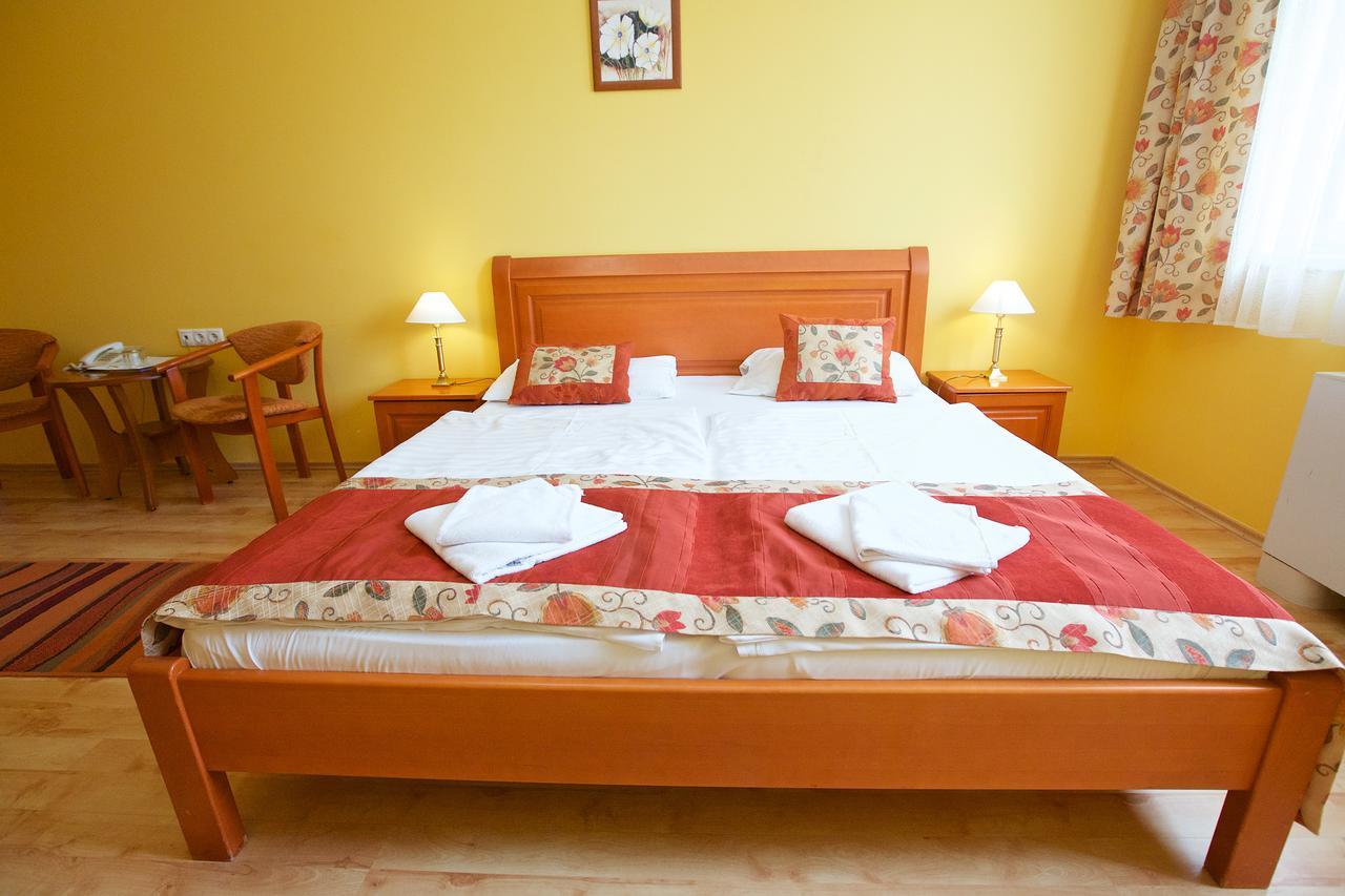 Hotel Jarja Hajduszoboszlo Bagian luar foto
