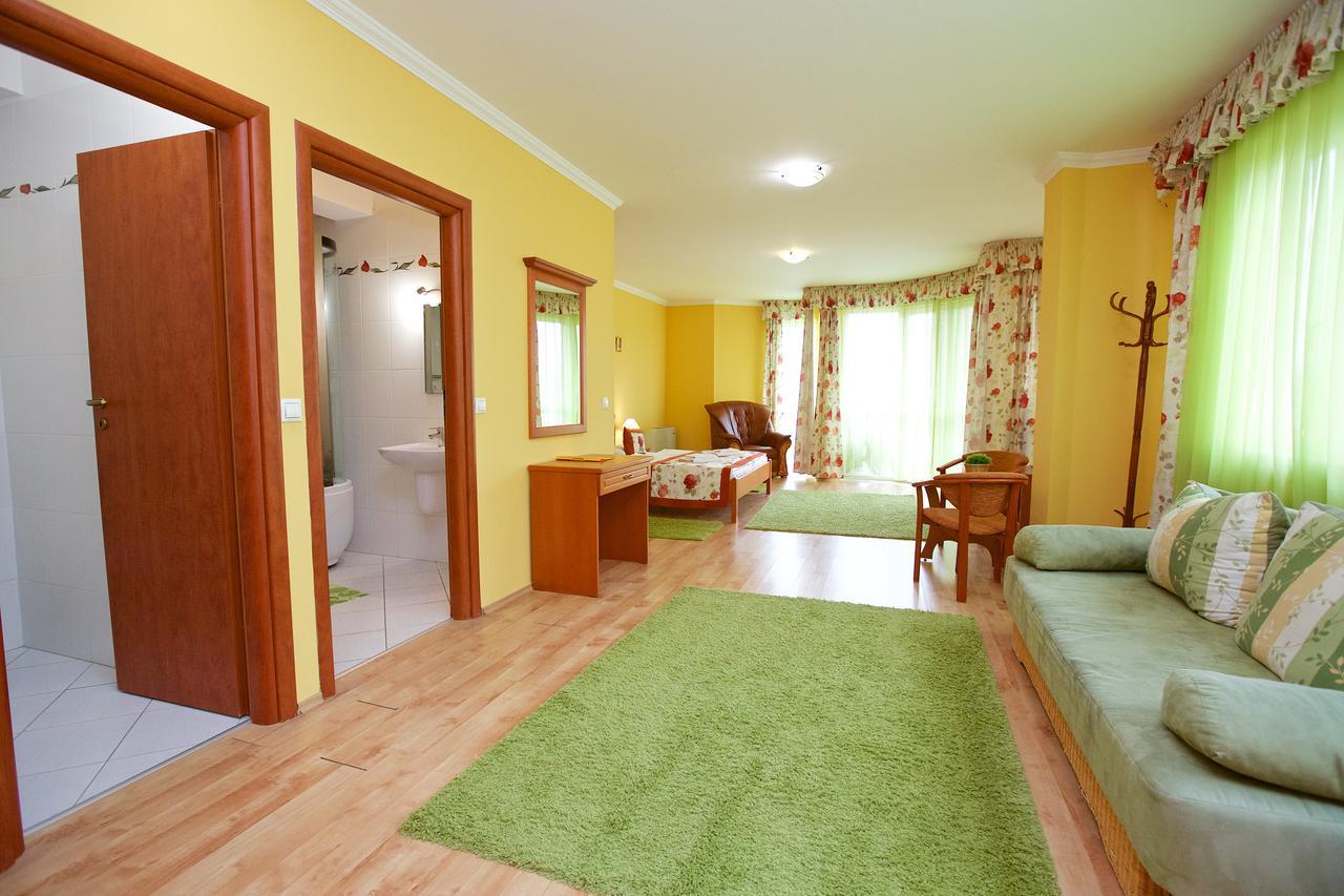 Hotel Jarja Hajduszoboszlo Bagian luar foto