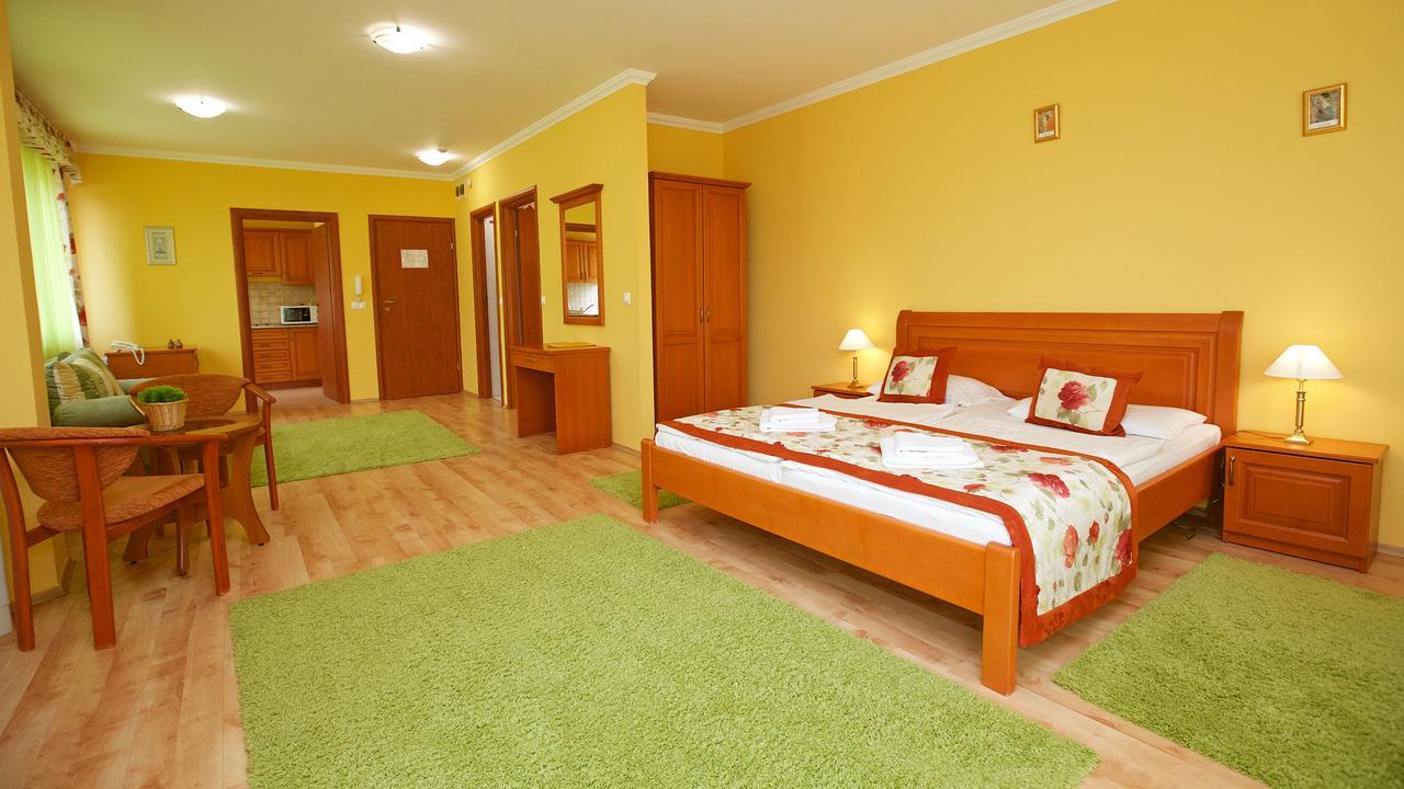 Hotel Jarja Hajduszoboszlo Bagian luar foto