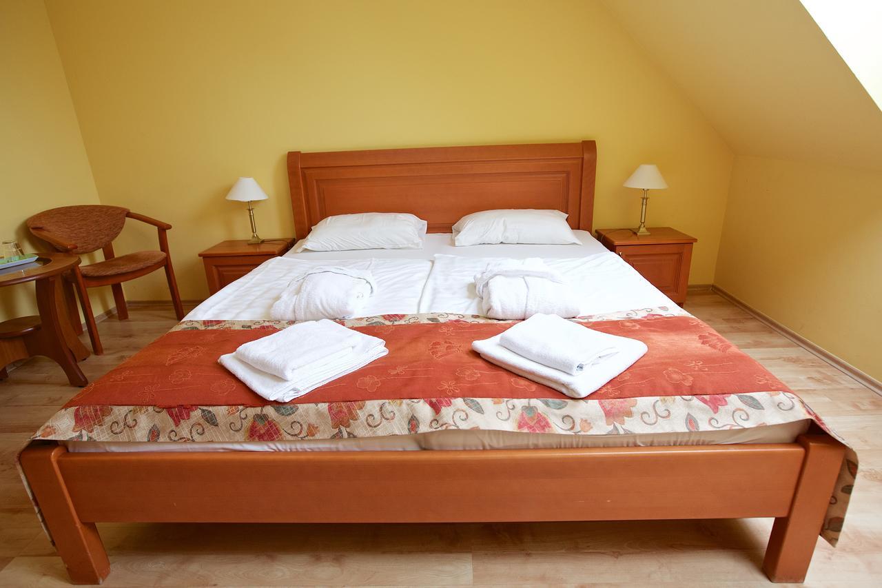 Hotel Jarja Hajduszoboszlo Bagian luar foto