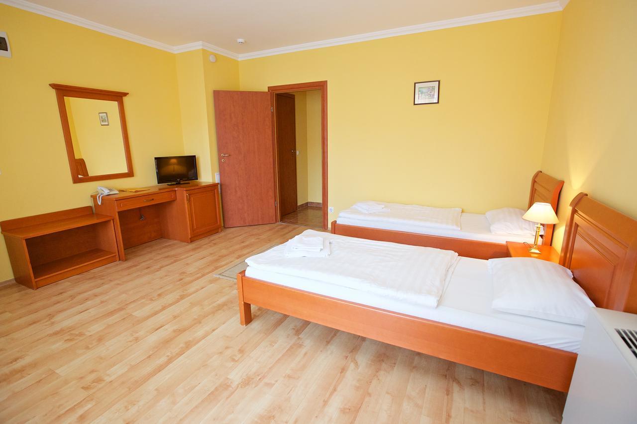 Hotel Jarja Hajduszoboszlo Bagian luar foto
