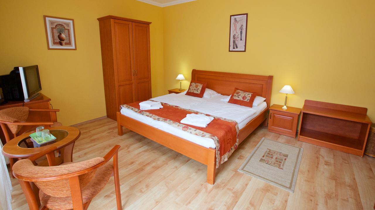 Hotel Jarja Hajduszoboszlo Bagian luar foto